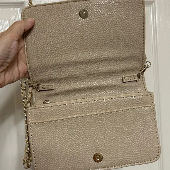 BCBG Paris Quilted Crossbody Bag in Creamy Beige - Wristlet Strap Woven Chain - Picture 5 of 11